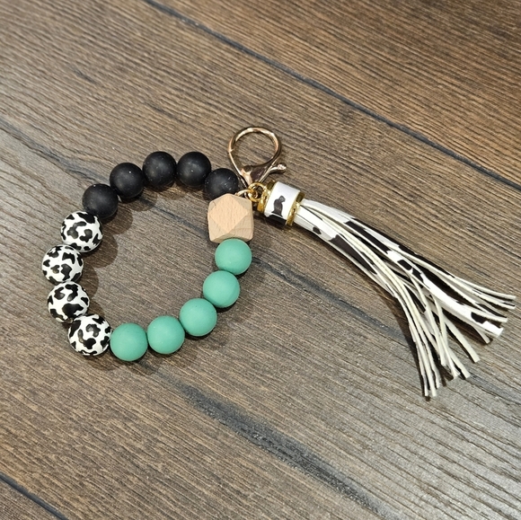 NEW Green and Black Beaded Keychain Bracelet - Picture 2 of 4